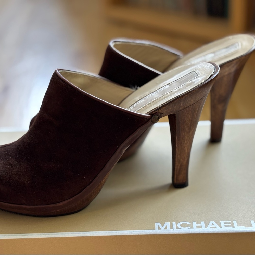 Elegant Brown Suede Mules - Picture 5 of 6